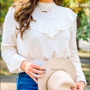 NWT Trendy Wild Fable Cream / Off-White Eyelet Crop Blouse Top Ruffle Keyhole L